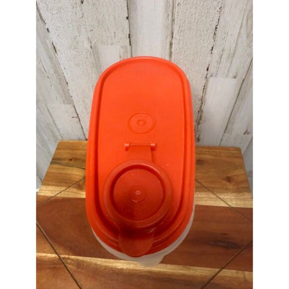 Vintage Tupperware Beverage Buddy Pitcher‎ with Red Flip-Top Lids - Picture 2 of 7